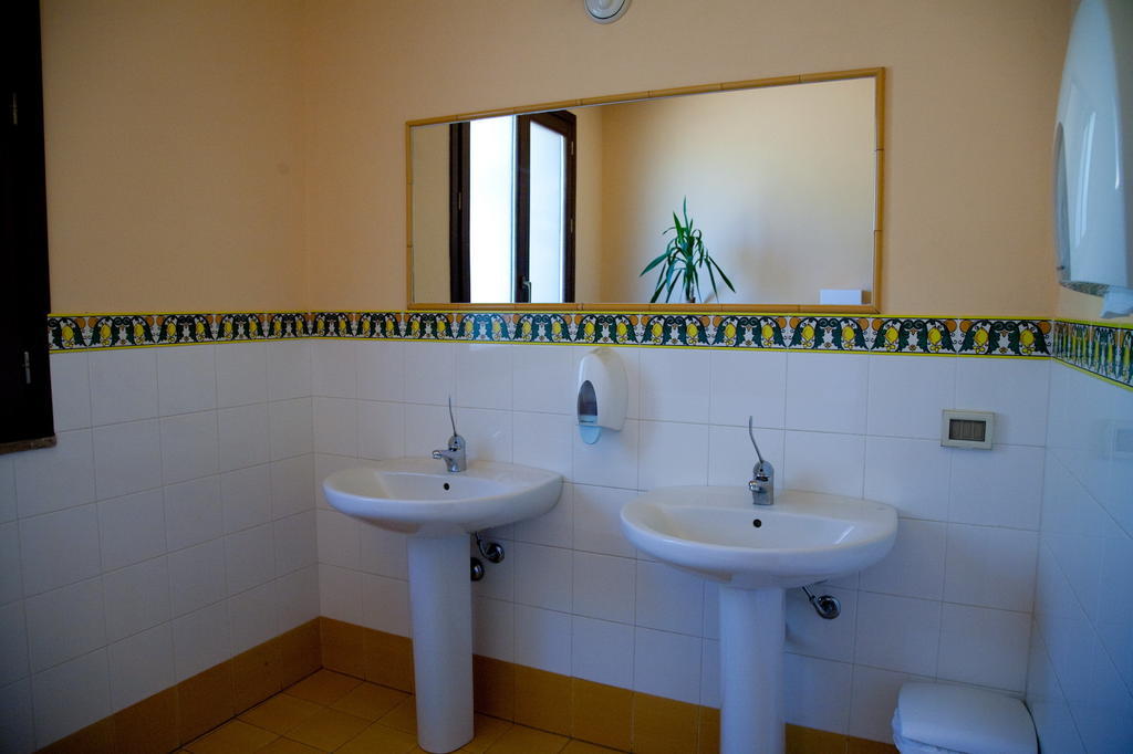 Masseria Rocca Di Gonato Castelbuono  Zimmer foto